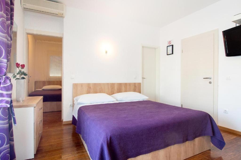 Bed & Breakfast Pino Podstrana Exterior photo