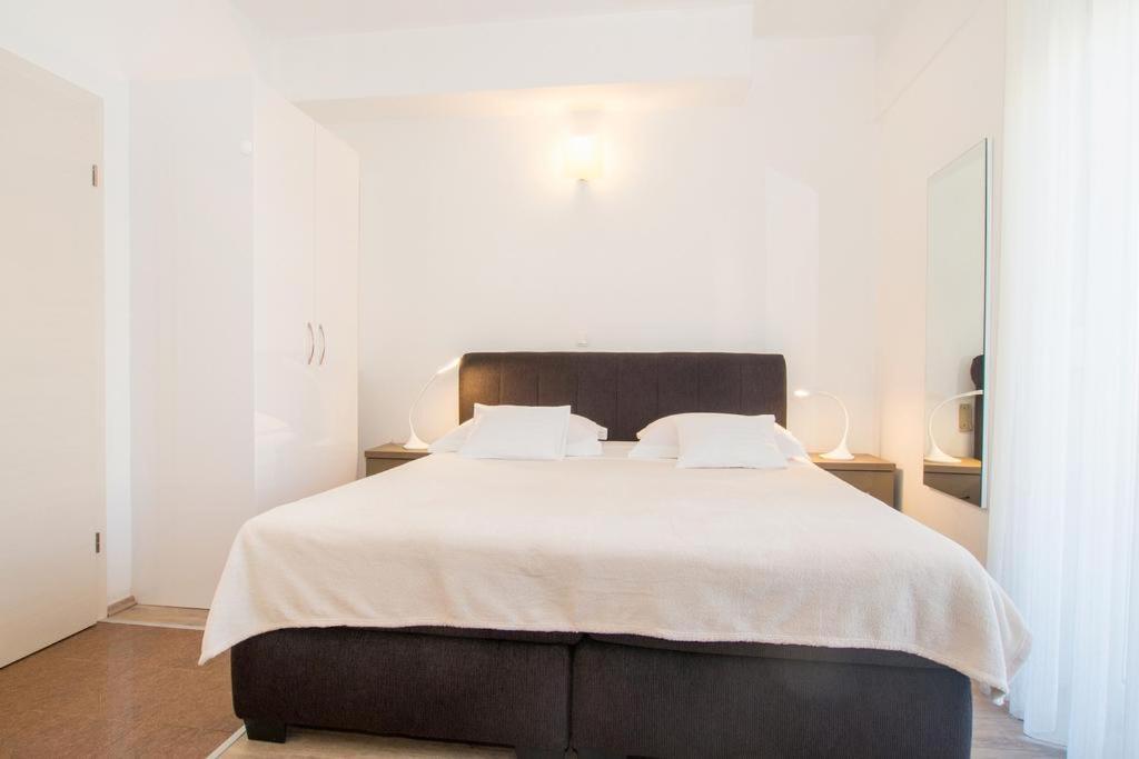 Bed & Breakfast Pino Podstrana Exterior photo
