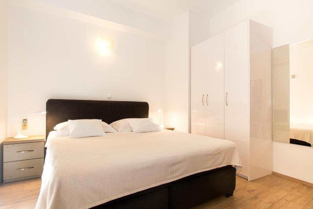Bed & Breakfast Pino Podstrana Exterior photo