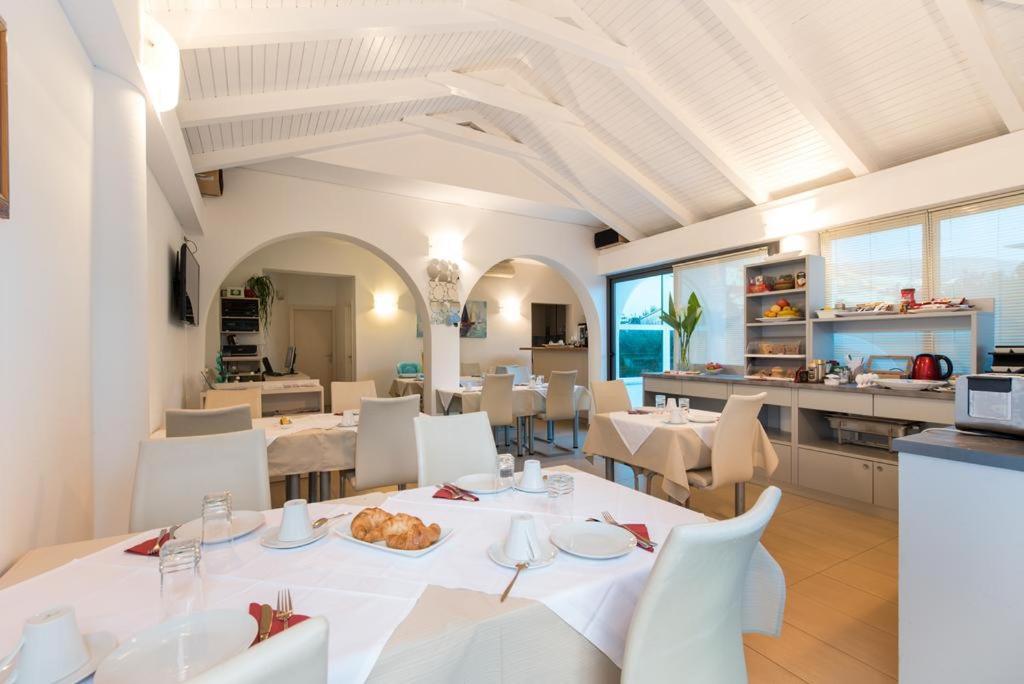 Bed & Breakfast Pino Podstrana Exterior photo