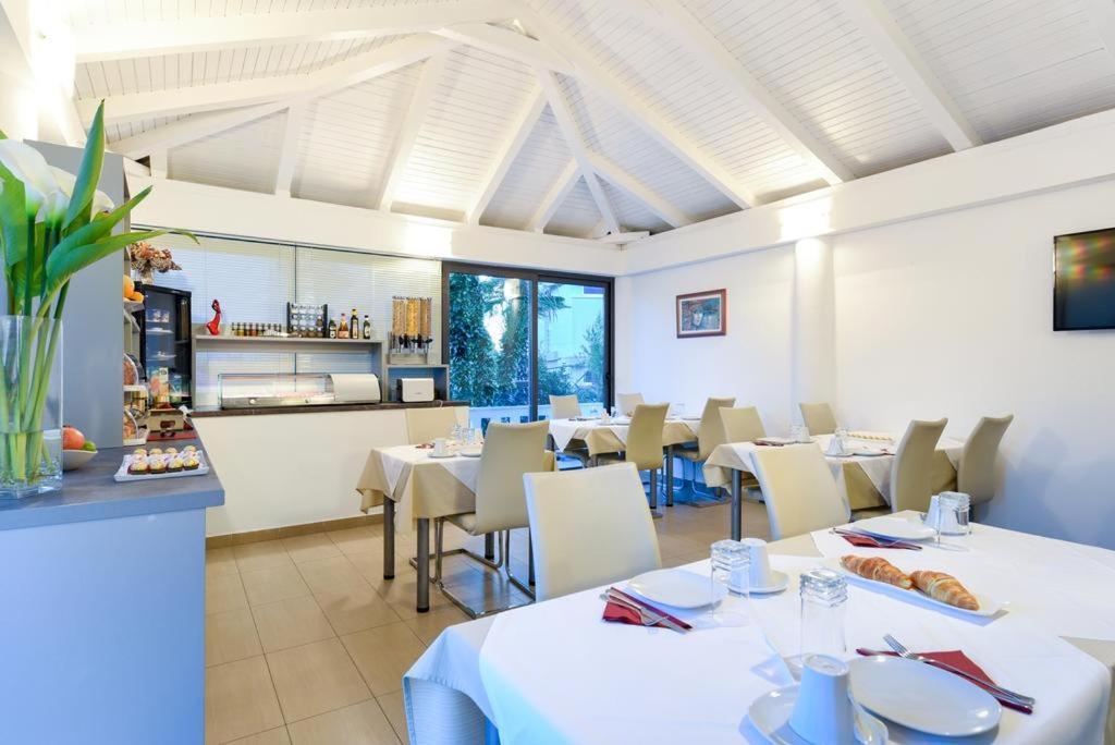 Bed & Breakfast Pino Podstrana Exterior photo